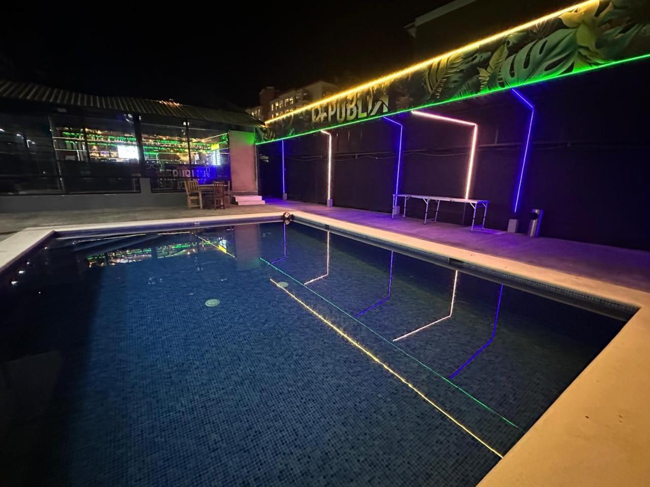 Republik Hotel, Bistro And Nightclub On Site Jacó Exteriér fotografie